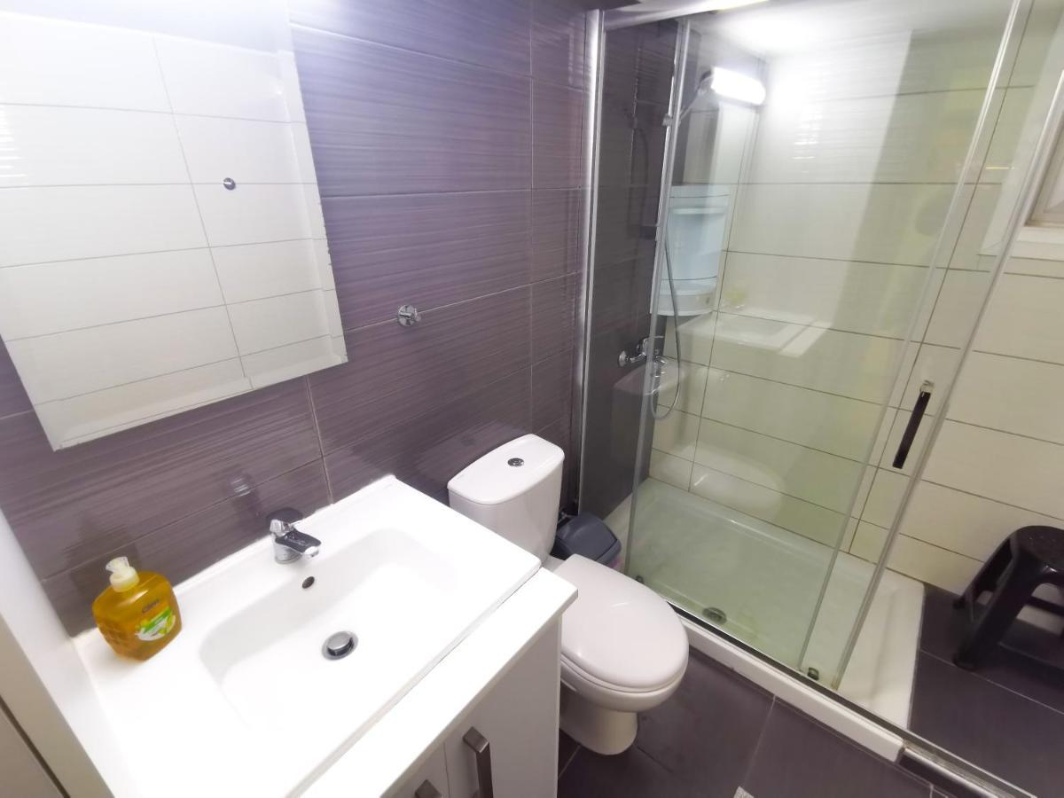 Beach-A-Holic Apartment, 2 Min Distance From Larnaca Marina Exterior foto